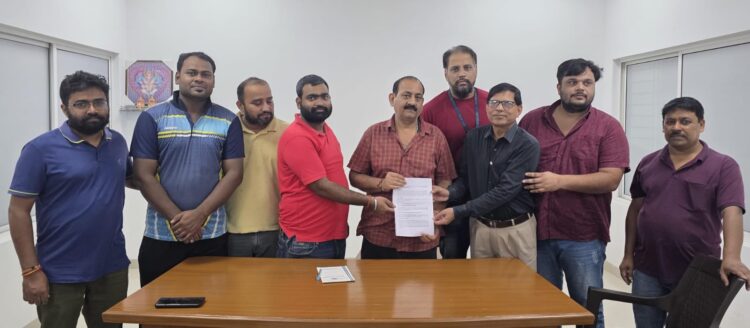 Tata steel wage revision revolt : टाटा स्टील के वेज रिवीजन समझौता को लेकर परेशानियों और विवाद बढ़ा, फील्ड मेंटेनेंस इलेक्ट्रिकल व इलेक्ट्रिकल टीएंडडी के कमेटी मेंबरों ने अध्यक्ष को घेरा