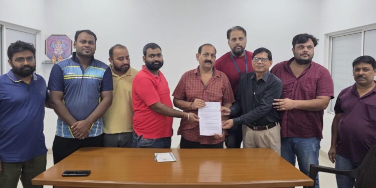 Tata steel wage revision revolt : टाटा स्टील के वेज रिवीजन समझौता को लेकर परेशानियों और विवाद बढ़ा, फील्ड मेंटेनेंस इलेक्ट्रिकल व इलेक्ट्रिकल टीएंडडी के कमेटी मेंबरों ने अध्यक्ष को घेरा