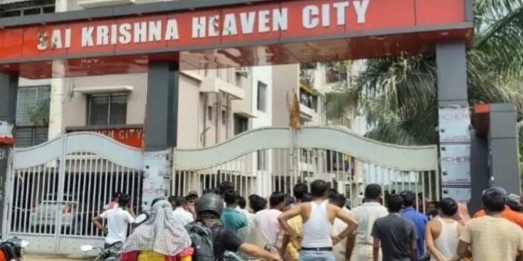 Adityapur suspected suicide- आदित्यपुर में फ्लैट से गिर कर किशोरी की मौत, आत्महत्या या हत्या तफ्तीश में जुटी पुलिस