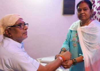 Jamshedpur rural rakshabandhan – जादूगोड़ा मे रक्षाबंधन की धूम, बहनों ने भाई की कलाई पर बांधी राखी बांध Jamshedpur rural rakshabandhan – जादूगोड़ा मे रक्षाबंधन की धूम, बहनों ने भाई की कलाई पर बांधी राखी बांध