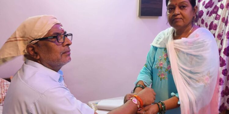 Jamshedpur rural rakshabandhan – जादूगोड़ा मे रक्षाबंधन की धूम, बहनों ने भाई की कलाई पर बांधी राखी बांध 