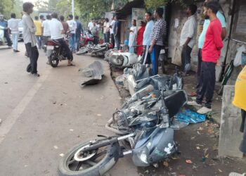 Jamshedpur rural accident – पोटका में अनियंत्रित कार ने सड़क किनारे खड़े पांच मोटरसाइकिल को रौंदा, नशे में धुत था चालक Jamshedpur rural accident – पोटका में अनियंत्रित कार ने सड़क किनारे खड़े पांच मोटरसाइकिल को रौंदा, नशे में धुत था चालक