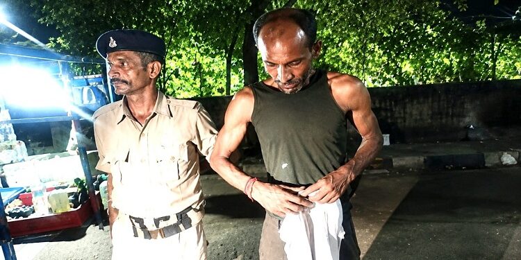Jamshedpur excise raid : जमशेदपुर उत्पाद विभाग की अवैध शराब के खिलाफ बड़ी कार्रवाई, 290 लीटर चुलाई शराब जब्त, एक गिरफ्तार
