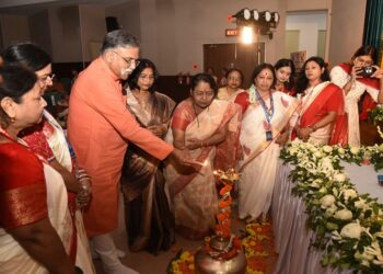 Jamshedpur dr veenarani smriti samman samaroh : ‘डॉ. वीणा रानी पावन-स्मृति सम्मान समारोह’ में साहित्य, कला एवं संस्कृति का अनुपम संगम, नृत्य नाटिका उर्वशी की भावपूर्ण प्रस्तुति ने दर्शकों का मन मोहा, देखें video Jamshedpur dr veenarani smriti samman samaroh : ‘डॉ. वीणा रानी पावन-स्मृति सम्मान समारोह’ में साहित्य, कला एवं संस्कृति का अनुपम संगम, नृत्य नाटिका उर्वशी की भावपूर्ण प्रस्तुति ने दर्शकों का मन मोहा, देखें video