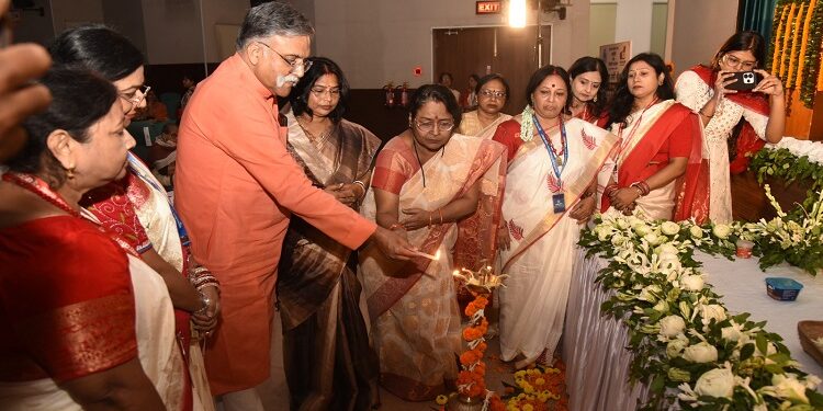 Jamshedpur dr veenarani smriti samman samaroh : ‘डॉ. वीणा रानी पावन-स्मृति सम्मान समारोह’ में साहित्य, कला एवं संस्कृति का अनुपम संगम, नृत्य नाटिका उर्वशी की भावपूर्ण प्रस्तुति ने दर्शकों का मन मोहा, देखें video Jamshedpur dr veenarani smriti samman samaroh : ‘डॉ. वीणा रानी पावन-स्मृति सम्मान समारोह’ में साहित्य, कला एवं संस्कृति का अनुपम संगम, नृत्य नाटिका उर्वशी की भावपूर्ण प्रस्तुति ने दर्शकों का मन मोहा, देखें video