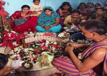 Jamshedpur rural bahragora jalabhishek : बहरागोड़ा के डुंगरी-महुलडांगरी शिव मंदिरों में श्रद्धालुओं ने किया जलाभिषेक, सुबह से ही मंदिरों में गूंजते रहे हर-हर महादेव के नारे