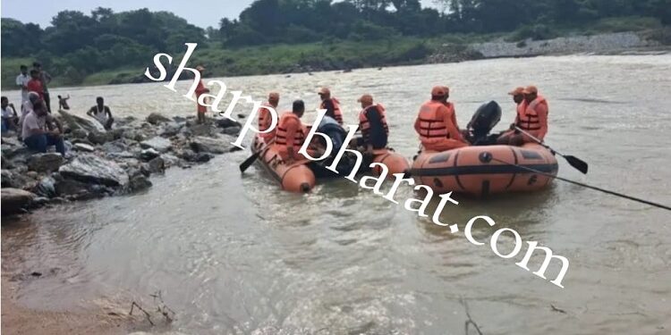 Adityapur ndrf team searching drowned student : आसंगी डैम में डूबे एनआइटी के छात्र की सोमवार को भी तलाश जारी, सुबह से ही तलाश में जुटा है एनडीआरएफ का बचाव दल, दुर्घटना को लेकर एनआइटी के छात्रों का विरोध प्रदर्शन