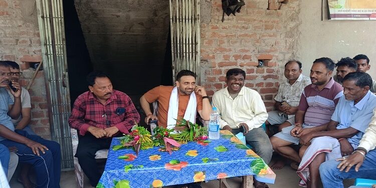 Jamshedpur rural villagers demand banking facility : गुडाबांदा प्रखंड की बनमाकड़ी पंचायत में बैंकिंग व मोबाइल का नेटवर्क बेहतर कराने की मांग, पूर्व विधायक कुणाल षाड़ंगी ने उपायुक्त व बीएसएनएल महाप्रबंधक से की बात