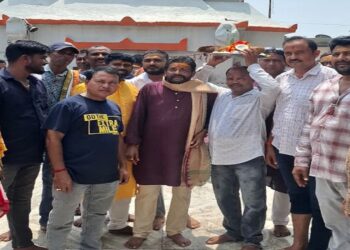 Jamshedpur rural chitreshwar dham : सावन माह के पहले सोमवार को चित्रेश्वर धाम पहुंचे विधायक समीर मोहंती, पूजा कर की क्षेत्र में सुख-समृद्धि एवं खुशहाली की कामना की Jamshedpur rural chitreshwar dham : सावन माह के पहले सोमवार को चित्रेश्वर धाम पहुंचे विधायक समीर मोहंती, पूजा कर की क्षेत्र में सुख-समृद्धि एवं खुशहाली की कामना की