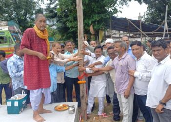 Adityapur durgapuja pandal bhumi pujan : आदित्यपुर एम टाइप दुर्गापूजा पंडाल निर्माण का हुआ भूमि पूजन, इस वर्ष पुरानी हवेली थीम पर आधारित 70 फीट ऊंचे पंडाल का होगा निर्माण Adityapur durgapuja pandal bhumi pujan : आदित्यपुर एम टाइप दुर्गापूजा पंडाल निर्माण का हुआ भूमि पूजन, इस वर्ष पुरानी हवेली थीम पर आधारित 70 फीट ऊंचे पंडाल का होगा निर्माण