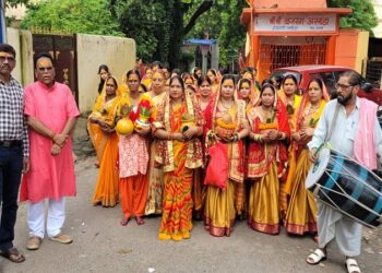 Jamshedpur sawan Mahotsav : टुइलाडुंगरी श्रीश्री शीतला माता मंदिर से श्रावण के प्रथम सोमवार को निकली कलश यात्रा, रुद्राभिषेक में दिखी श्रद्धा और भक्ति