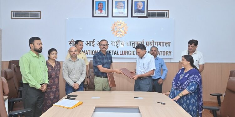 Jamshedpur csir-nml & oswal Engg, sign moa : सीएसआइआर एनएमएल व मेसर्स ओसवाल इंजीनियरिंग एंड केमिकल कंपनी ने समझौता ज्ञापन पर हस्ताक्षर, इस समझौते के तहत गुणवत्ता नियंत्रण सामग्री का होगा विकास