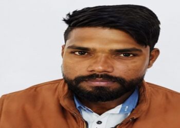 Jamshedpur zakir suspected dtath : मानगो जाकिरनगर के ऑटो चालक जाकिर का शव हुआ सुपुर्देखाक, कई दिनों से गायब जाकिर का गुरुवार को मिला था शव, पुलिस पर लगा तत्परता से तलाश नहीं करने का आरोप Jamshedpur zakir suspected dtath : मानगो जाकिरनगर के ऑटो चालक जाकिर का शव हुआ सुपुर्देखाक, कई दिनों से गायब जाकिर का गुरुवार को मिला था शव, पुलिस पर लगा तत्परता से तलाश नहीं करने का आरोप