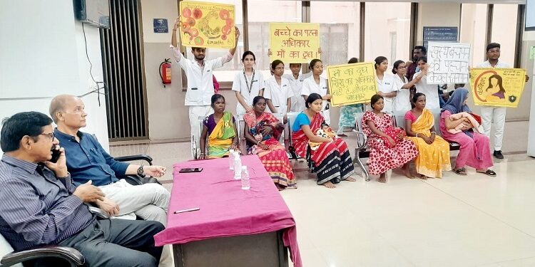 Jamshedpur mgm breast feeding week : एमजीएम अस्पताल में स्तन पान सप्ताह का हुआ समापन, शिशुरोग विशेषज्ञों, यूजी एवं पीजी छात्रों, नर्सिंग स्टाफ व छात्राओं ने लिया हिस्सा Jamshedpur mgm breast feeding week : एमजीएम अस्पताल में स्तन पान सप्ताह का हुआ समापन, शिशुरोग विशेषज्ञों, यूजी एवं पीजी छात्रों, नर्सिंग स्टाफ व छात्राओं ने लिया हिस्सा
