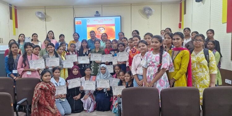 Jamshedpur women’s university : जमशेदपुर महिला विश्वविद्यालय के हिन्दी विभाग में समारोह पूर्वक मनी प्रेमचंद जयंती, छात्राओं ने दीं प्रेमचंद के विभिन्न पात्रों की नाटकीय प्रस्तुतियां, प्रतिभागी छात्राओं को प्रमाण पत्र देकर किया गया प्रोत्साहित Jamshedpur women’s university : जमशेदपुर महिला विश्वविद्यालय के हिन्दी विभाग में समारोह पूर्वक मनी प्रेमचंद जयंती, छात्राओं ने दीं प्रेमचंद के विभिन्न पात्रों की नाटकीय प्रस्तुतियां, प्रतिभागी छात्राओं को प्रमाण पत्र देकर किया गया प्रोत्साहित