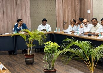 Jamshedpur jiada regulations 2026 : जियाडा रेगुलेशंस 2026 के मसौदे पर उद्योग संगठनों के साथ महत्वपूर्ण बैठक, आयडा के एमडी  ने अपनी टीम के साथ प्रावधानों पर धैर्यपूर्वक विस्तृत विचार-विमर्श किया