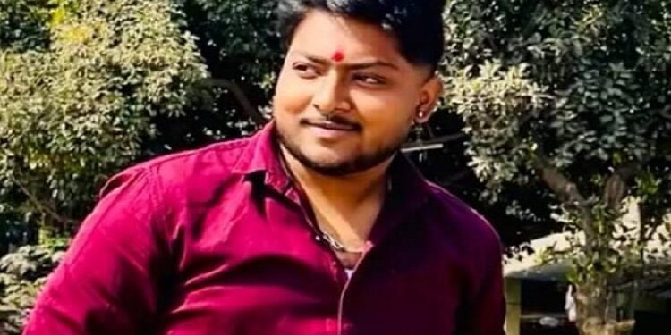 Jamshedpur youth forged 28 lakhs from friends : बिरसानगर में युवक ने शेयर ट्रेडिंग के नाम पर दोस्तों से की 28 लाख रुपये की ठगी, करीब डेढ़ दर्जन पीड़ितों ने थाना में शिकायत दर्ज कर पैसे दिलाने की लगाई गुहार Jamshedpur youth forged 28 lakhs from friends : बिरसानगर में युवक ने शेयर ट्रेडिंग के नाम पर दोस्तों से की 28 लाख रुपये की ठगी, करीब डेढ़ दर्जन पीड़ितों ने थाना में शिकायत दर्ज कर पैसे दिलाने की लगाई गुहार