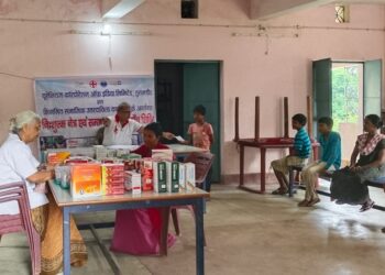 Jamshedpur rural red cross health camp : छोटा तालसा में यूसिल एवं रेड क्रॉस का संयुक्त स्वास्थ्य शिविर आयोजित, शिविर में 56 मरीजों की हुई स्वास्थ्य एवं नेत्र जांच, एक मरीज राम मनोहर लोहिया नेत्रालय रेफर Jamshedpur rural red cross health camp : छोटा तालसा में यूसिल एवं रेड क्रॉस का संयुक्त स्वास्थ्य शिविर आयोजित, शिविर में 56 मरीजों की हुई स्वास्थ्य एवं नेत्र जांच, एक मरीज राम मनोहर लोहिया नेत्रालय रेफर