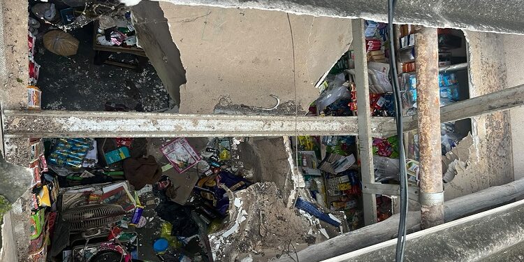 Jamshedpur rural theft : बोड़ाम के भादूडीह में एस्बेस्टस की छत काटकर दुकान में चोरी, नगदी समेत 1.20 लाख के सामान चुरा ले गए चोर