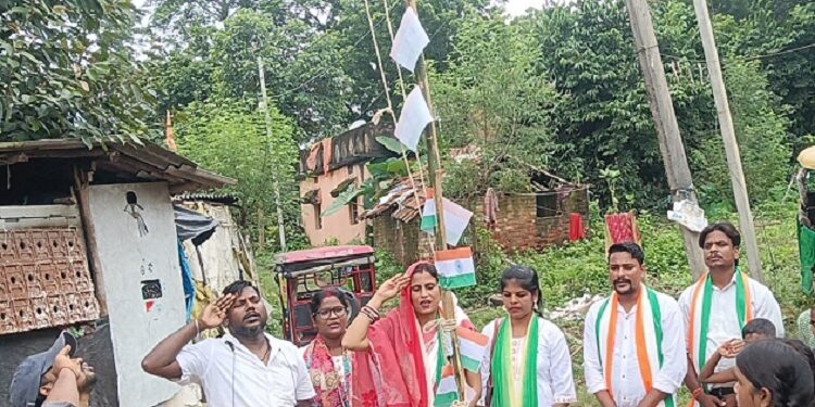 Jamshedpur yatra ek naye jivan ki shuruat : यात्रा-एक नये जीवन की शुरुआत संस्था ने भिलाईपहाड़ी में मनाया 80वां स्वतंत्रता दिवस, बच्चों के बीच मिठाइयों का वितरण कर साझा की खुशियां