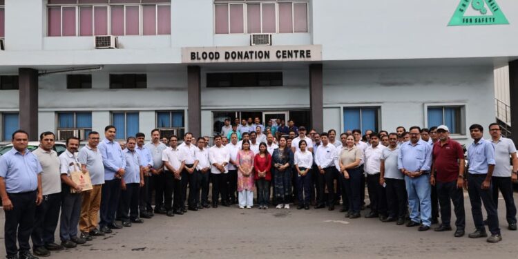Jamshedpur tata motors blood donors felicitated : टाटा मोटर्स में उत्कृष्ट रक्तदाताओं को किया गया सम्मानित, एक्सल फैक्ट्री के शिविर में 258 यूनिट रक्त संग्रह