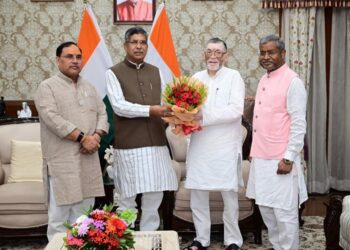 jharkhand bjp meets governor : झारखंड के राज्यपाल से मिले प्रदेश अध्यक्ष आदित्य साहू और नेता प्रतिपक्ष बाबूलाल मरांडी, राज्य में उपजे हालात से कराया अवगत