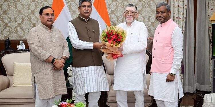 jharkhand bjp meets governor : झारखंड के राज्यपाल से मिले प्रदेश अध्यक्ष आदित्य साहू और नेता प्रतिपक्ष बाबूलाल मरांडी, राज्य में उपजे हालात से कराया अवगत