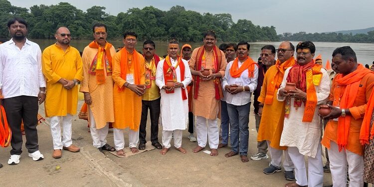 jamshedpur hindu yuva sena : सोनारी में हिंदू युवा सेना ने निकाली भव्य सामूहिक जलाभिषेक यात्रा, हजारों की भीड़ ने बोल बम के लगाये नारे jamshedpur hindu yuva sena : सोनारी में हिंदू युवा सेना ने निकाली भव्य सामूहिक जलाभिषेक यात्रा, हजारों की भीड़ ने बोल बम के लगाये नारे
