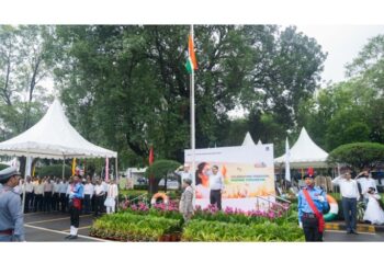 tata steel uisl independence day : टाटा स्टील यूआइएसएल ने मनाया स्वतंत्रता दिवस, एमडी अतुल भटनागर ने ली सलामी tata steel uisl independence day : टाटा स्टील यूआइएसएल ने मनाया स्वतंत्रता दिवस, एमडी अतुल भटनागर ने ली सलामी