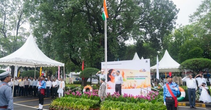 tata steel uisl independence day : टाटा स्टील यूआइएसएल ने मनाया स्वतंत्रता दिवस, एमडी अतुल भटनागर ने ली सलामी tata steel uisl independence day : टाटा स्टील यूआइएसएल ने मनाया स्वतंत्रता दिवस, एमडी अतुल भटनागर ने ली सलामी