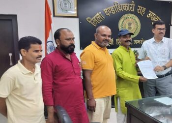 Jamshedpur bagbera jalapurti problem : बागबेड़ा जलापूर्ति संकट पर डीसी सख्त, 24 घंटे में पानी बहाल करने के निर्देश, पंचायत समिति सदस्यों ने उपायुक्त को सौंपा 10 सूत्री मांग पत्र