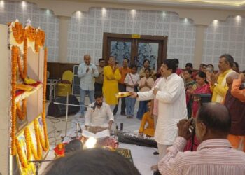 Jamshedpur tulsi bhawan sundar kand path : तुलसी जयंती पर तुलसी भवन में संगीतमय सुन्दरकाण्ड पाठ का हुआ आयोजन, नगर के दर्जनों साहित्यकारों ने आयोजन में की शिरकत