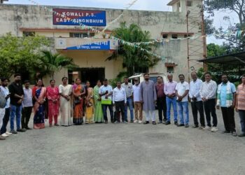 Jamshedpur rural mukhiya sangh demand : फर्जी वंशावली बनाकर जमीन बिक्री का मामला, नौ दिन बाद भी प्राथमिकी नहीं, मुखिया संघ ने दी आंदोलन की चेतावनी Jamshedpur rural mukhiya sangh demand : फर्जी वंशावली बनाकर जमीन बिक्री का मामला, नौ दिन बाद भी प्राथमिकी नहीं, मुखिया संघ ने दी आंदोलन की चेतावनी