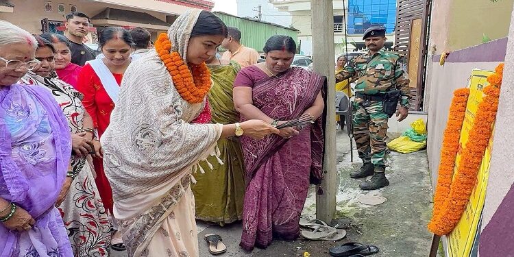 jamshedpur east mla purnima sahu : जमशेदपुर पूर्व विधानसभा क्षेत्र में विकास कार्यों को मिली गति, 15 लाख की लागत से विभिन्न विकास योजनाओं का विधायक पूर्णिमा साहू ने किया शिलान्यास jamshedpur east mla purnima sahu : जमशेदपुर पूर्व विधानसभा क्षेत्र में विकास कार्यों को मिली गति, 15 लाख की लागत से विभिन्न विकास योजनाओं का विधायक पूर्णिमा साहू ने किया शिलान्यास