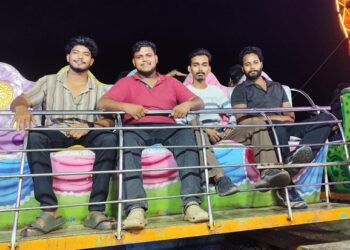 Jamshedpur rural meena bazar : गालूडीह मीना बाजार में हर रात उमड़ रही भीड़, खरीददारी के साथ खेलों का भी आनंद ले रहे लोग
