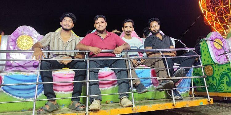Jamshedpur rural meena bazar : गालूडीह मीना बाजार में हर रात उमड़ रही भीड़, खरीददारी के साथ खेलों का भी आनंद ले रहे लोग Jamshedpur rural meena bazar : गालूडीह मीना बाजार में हर रात उमड़ रही भीड़, खरीददारी के साथ खेलों का भी आनंद ले रहे लोग