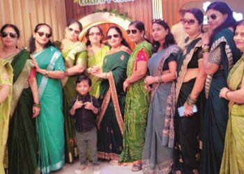 Jamshedpur sindhara mahotsav : परसुडीह की महिलाओं ने जुबिली पार्क में मनाया सिंधारा महोत्सव, हरे रंग के परिधानों में सजीं महिलाओं ने खूब की मस्ती
