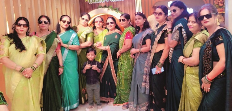 Jamshedpur sindhara mahotsav : परसुडीह की महिलाओं ने जुबिली पार्क में मनाया सिंधारा महोत्सव, हरे रंग के परिधानों में सजीं महिलाओं ने खूब की मस्ती Jamshedpur sindhara mahotsav : परसुडीह की महिलाओं ने जुबिली पार्क में मनाया सिंधारा महोत्सव, हरे रंग के परिधानों में सजीं महिलाओं ने खूब की मस्ती