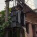 Jamshedpur ht electrical wire fell on building : कपाली मजार लाइन के घर पर गिरा 11 हजार वोल्ट का तार, घर में करंट दौड़ने से कई सामान जल कर नष्ट, बिजली विभाग पर लगे लापरवाही के आरोप Jamshedpur ht electrical wire fell on building : कपाली मजार लाइन के घर पर गिरा 11 हजार वोल्ट का तार, घर में करंट दौड़ने से कई सामान जल कर नष्ट, बिजली विभाग पर लगे लापरवाही के आरोप