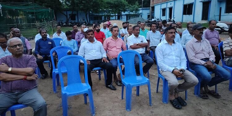 Jamshedpur dispute in kadma bjp : कदमा मंडल भाजपा की नई कमेटी पर उठे सवाल, जातिगत आधार पर दायित्व सौंपे जाने का आरोप Jamshedpur dispute in kadma bjp : कदमा मंडल भाजपा की नई कमेटी पर उठे सवाल, जातिगत आधार पर दायित्व सौंपे जाने का आरोप