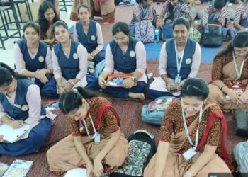 Jamshedpur dbms college of education workshop : डीबीएमएस कॉलेज ऑफ एजुकेशन में दो दिवसीय कला कार्यशाला आयोजित, झारखंड की लुप्तप्राय लोक कलाओं के संरक्षण के लिए हुआ आयोजन, अबीरा आर्ट्स की ओर से आयोजित कार्यशाला में सौ प्रतिभागी जुड़े Jamshedpur dbms college of education workshop : डीबीएमएस कॉलेज ऑफ एजुकेशन में दो दिवसीय कला कार्यशाला आयोजित, झारखंड की लुप्तप्राय लोक कलाओं के संरक्षण के लिए हुआ आयोजन, अबीरा आर्ट्स की ओर से आयोजित कार्यशाला में सौ प्रतिभागी जुड़े