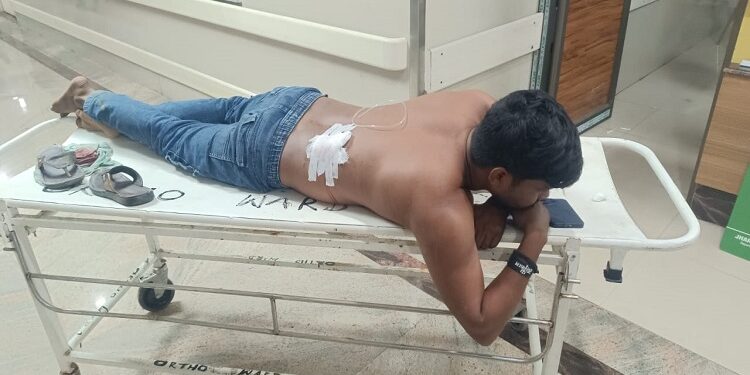 Jamshedpur clash : राहरगोड़ा चौक पर दो पक्षों में चाकूबाजी, तीन युवक घायल, दोनों पक्षों ने एक-दूसरे पर मढ़ा हमले का आरोप, पुलिस कर रही मामले की तहकीकात Jamshedpur clash : राहरगोड़ा चौक पर दो पक्षों में चाकूबाजी, तीन युवक घायल, दोनों पक्षों ने एक-दूसरे पर मढ़ा हमले का आरोप, पुलिस कर रही मामले की तहकीकात