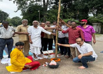 Jamshedpur janmashtmi bhumi pujan : श्रीकृष्ण जन्माष्टमी पूजा के लिए कदमा रंकनी मंदिर के पास हुआ भूमि पूजन, श्रीकृष्ण चैतन्य संघ 2 से 6 सितंबर तक आयोजित होगा जन्माष्टमी महोत्सव Jamshedpur janmashtmi bhumi pujan : श्रीकृष्ण जन्माष्टमी पूजा के लिए कदमा रंकनी मंदिर के पास हुआ भूमि पूजन, श्रीकृष्ण चैतन्य संघ 2 से 6 सितंबर तक आयोजित होगा जन्माष्टमी महोत्सव