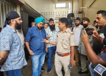 Jamshedpur ksms student beaten : केरला समाजम मॉडल स्कूल की कक्षा 2 के छात्र से स्कूल परिसर में मारपीट, अभिभावक ने की निष्पक्ष जांच कर दोषी बच्चों पर कार्रवाई की मांग Jamshedpur ksms student beaten : केरला समाजम मॉडल स्कूल की कक्षा 2 के छात्र से स्कूल परिसर में मारपीट, अभिभावक ने की निष्पक्ष जांच कर दोषी बच्चों पर कार्रवाई की मांग