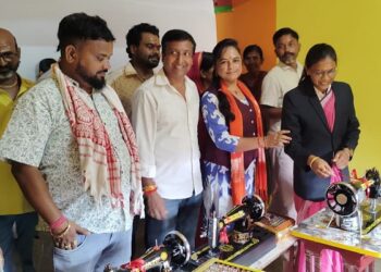 Jamshedpur rural sewing centre : जादूगोड़ा के वीर ग्राम में खुला मुफत महिला सिलाई प्रशिक्षण केन्द्र, पहले बैच के लिए सात महिलाओं का हुआ चयन, ग्रामीण महिलाओं को स्वावलंबी बनाने की सराहनीय पहल