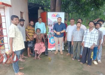 Jamshedpur rural namya smile foundation : नम्या स्माइल फाउंडेशन के संस्थापक सह पूर्व विधायक कुणाल षाड़ंगी पहुंचे पुखुरिया गांव, जरूरतमंद कालीपद महतो को उपलव्ध कराया व्हीलचेयर Jamshedpur rural namya smile foundation : नम्या स्माइल फाउंडेशन के संस्थापक सह पूर्व विधायक कुणाल षाड़ंगी पहुंचे पुखुरिया गांव, जरूरतमंद कालीपद महतो को उपलव्ध कराया व्हीलचेयर