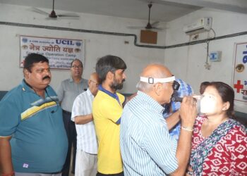 Jamshedpur red cross eye camp : यूसिल के सीएसआर अभियान के तहत रेड क्रॉस का 824वां नेत्र शिविर आरंभ, जांच में चिह्नित नेत्र रोगियों का रविवार को होगा ऑपरेशन व लेंस प्रत्यारोपण Jamshedpur red cross eye camp : यूसिल के सीएसआर अभियान के तहत रेड क्रॉस का 824वां नेत्र शिविर आरंभ, जांच में चिह्नित नेत्र रोगियों का रविवार को होगा ऑपरेशन व लेंस प्रत्यारोपण
