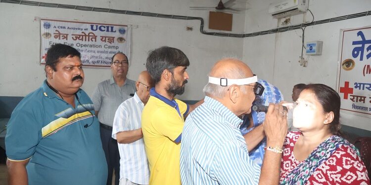 Jamshedpur red cross eye camp : यूसिल के सीएसआर अभियान के तहत रेड क्रॉस का 824वां नेत्र शिविर आरंभ, जांच में चिह्नित नेत्र रोगियों का रविवार को होगा ऑपरेशन व लेंस प्रत्यारोपण