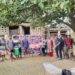 Jamshedpur rural seva samarpan : सेवा समर्पण संस्था ने पोटका के झरिया गांव में सबर परिवारों के बीच बांटी मच्छरदानियां, मलेरिया से बचाव के प्रति किया जागरूक, सबर बच्चों में बिस्किट व चॉकलेट का भी किया वितरण