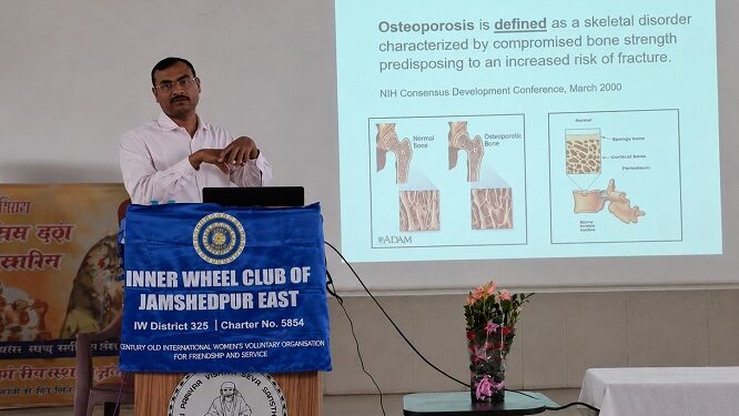 Jamshedpur bone health awareness program : हड्डियों की सेहत को लेकर इनर व्हील क्लब का जागरूकता कार्यक्रम, आयोजन में 55 लोगों की मुफ्त किया गया बोन डेंसिटी टेस्ट